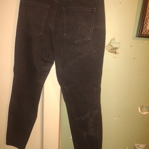 Woman's Maurices Medium short black everflex high rise skinny stretch denim jean - Picture 4 of 4